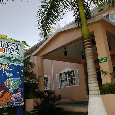 Hotel Sunset House George Town Esterno foto